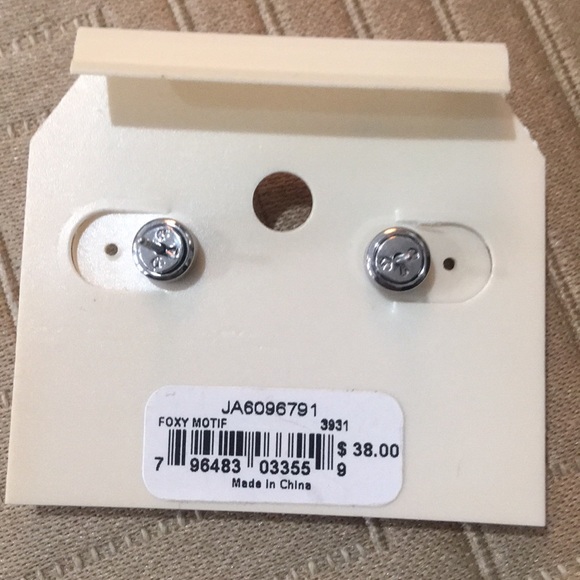 Fossil Fox Stud Earrings - Picture 6 of 6